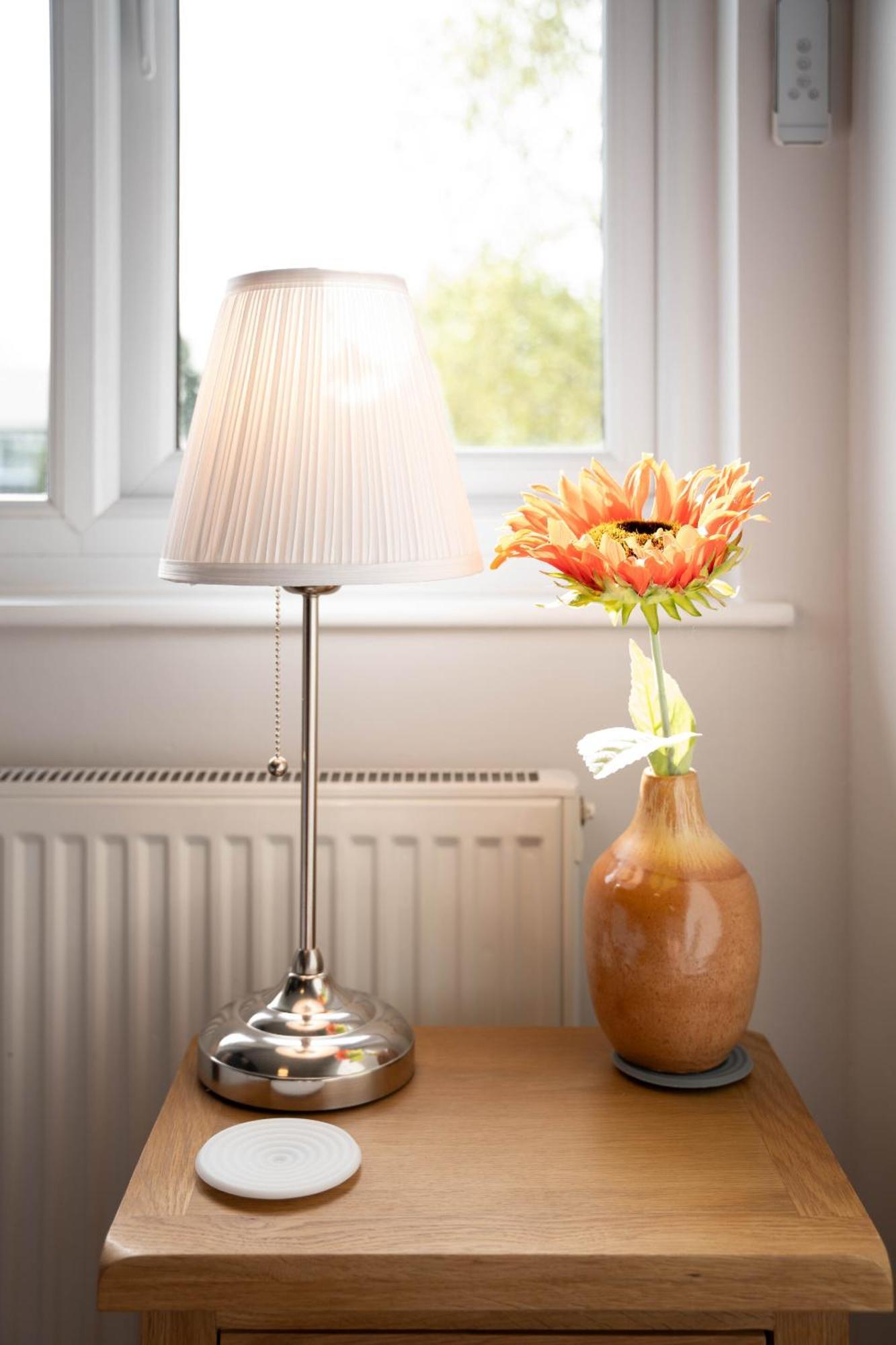 Park View- 2 Bed Apartment Close To East Surrey Hospital Salfords Exterior foto