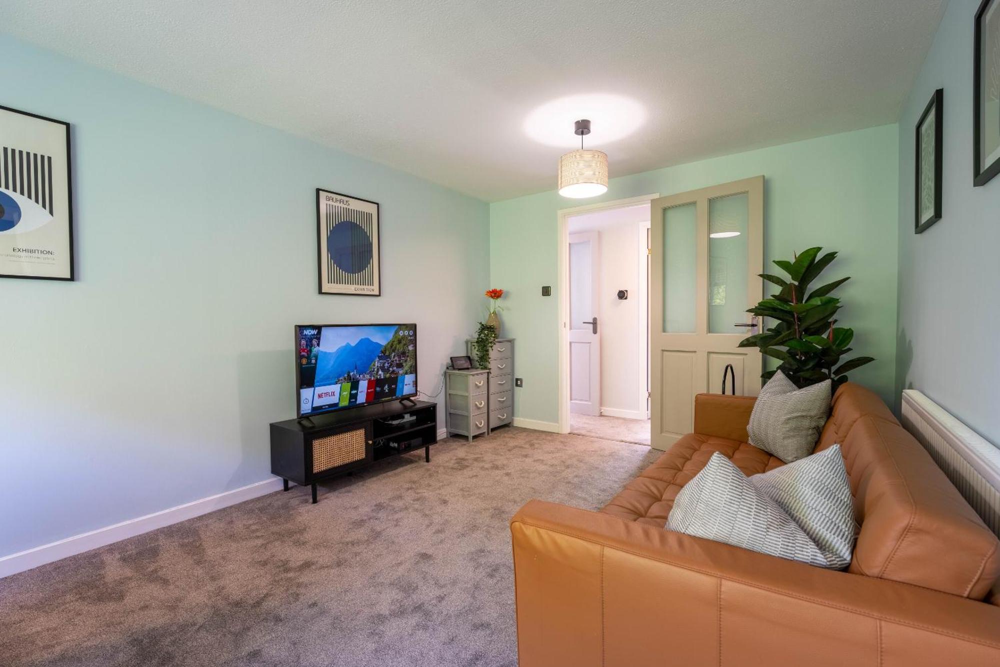 Park View- 2 Bed Apartment Close To East Surrey Hospital Salfords Exterior foto